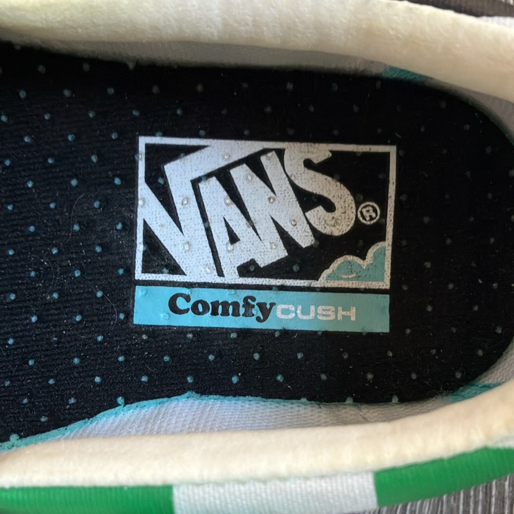 Vans - Picture 10 of 12